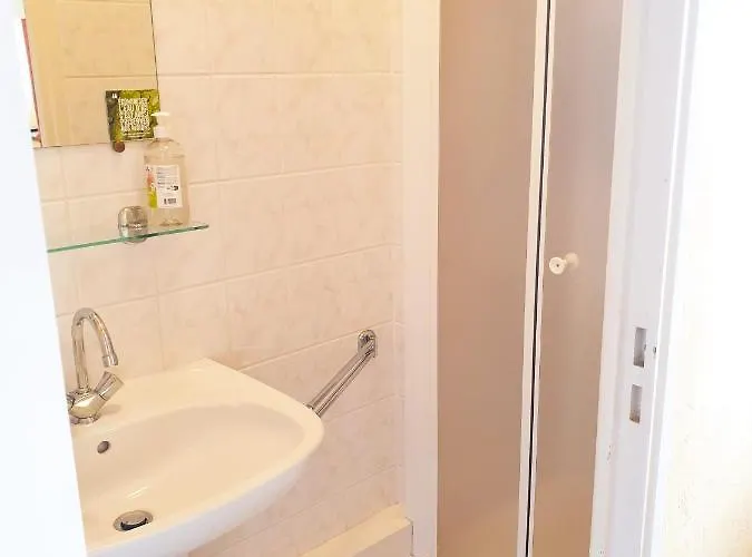 Coliwork Le Saint Hotel *